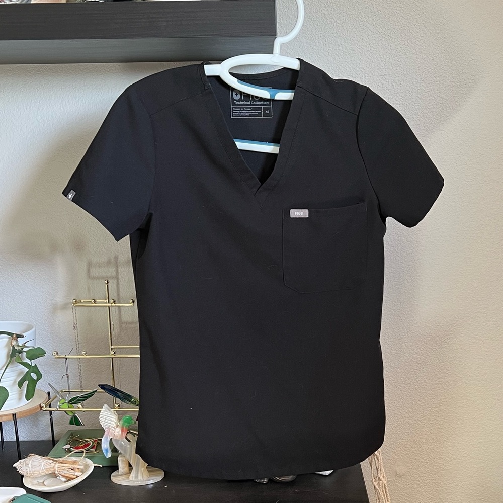 Figs scrub top